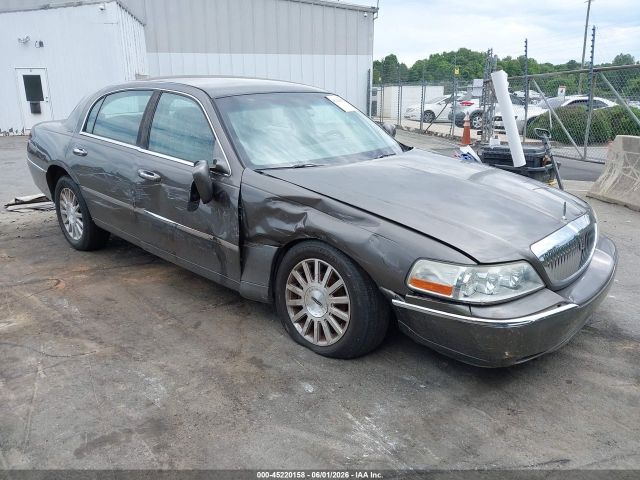 1LNHM81W63Y****** · 2003 LINCOLN TOWN CAR EXECUTIVE