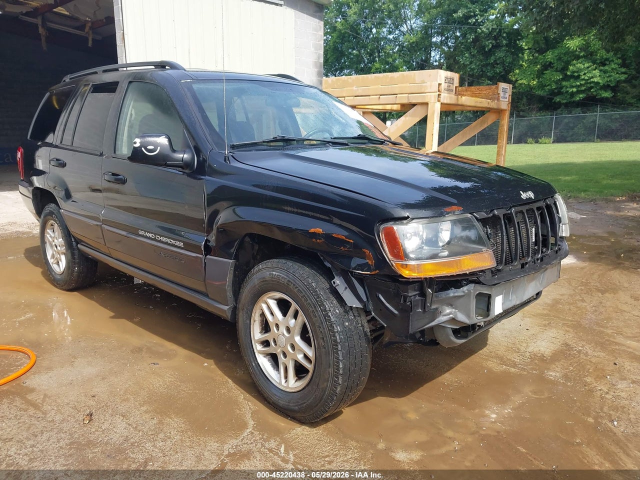 1J4GW48S24C****** · 2004 JEEP GRAND CHEROKEE LAREDO