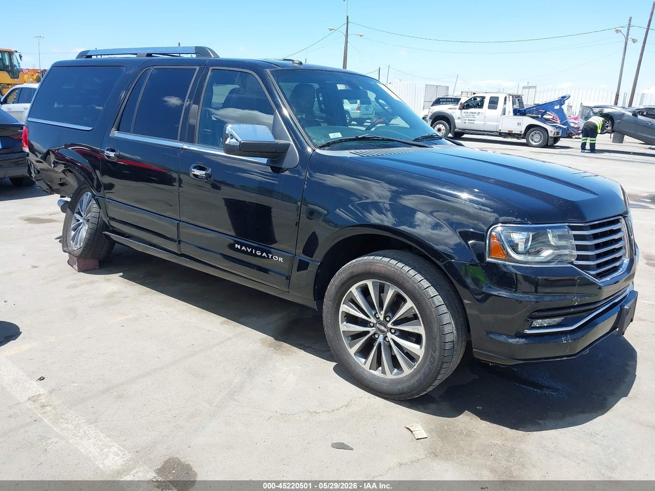 5LMJJ3HT4HE****** · 2017 LINCOLN NAVIGATOR L SELECT