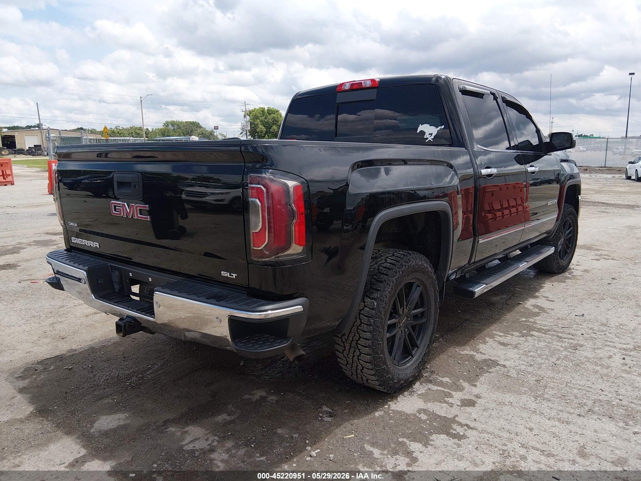 2017 GMC SIERRA 1500 SLT · 4/11