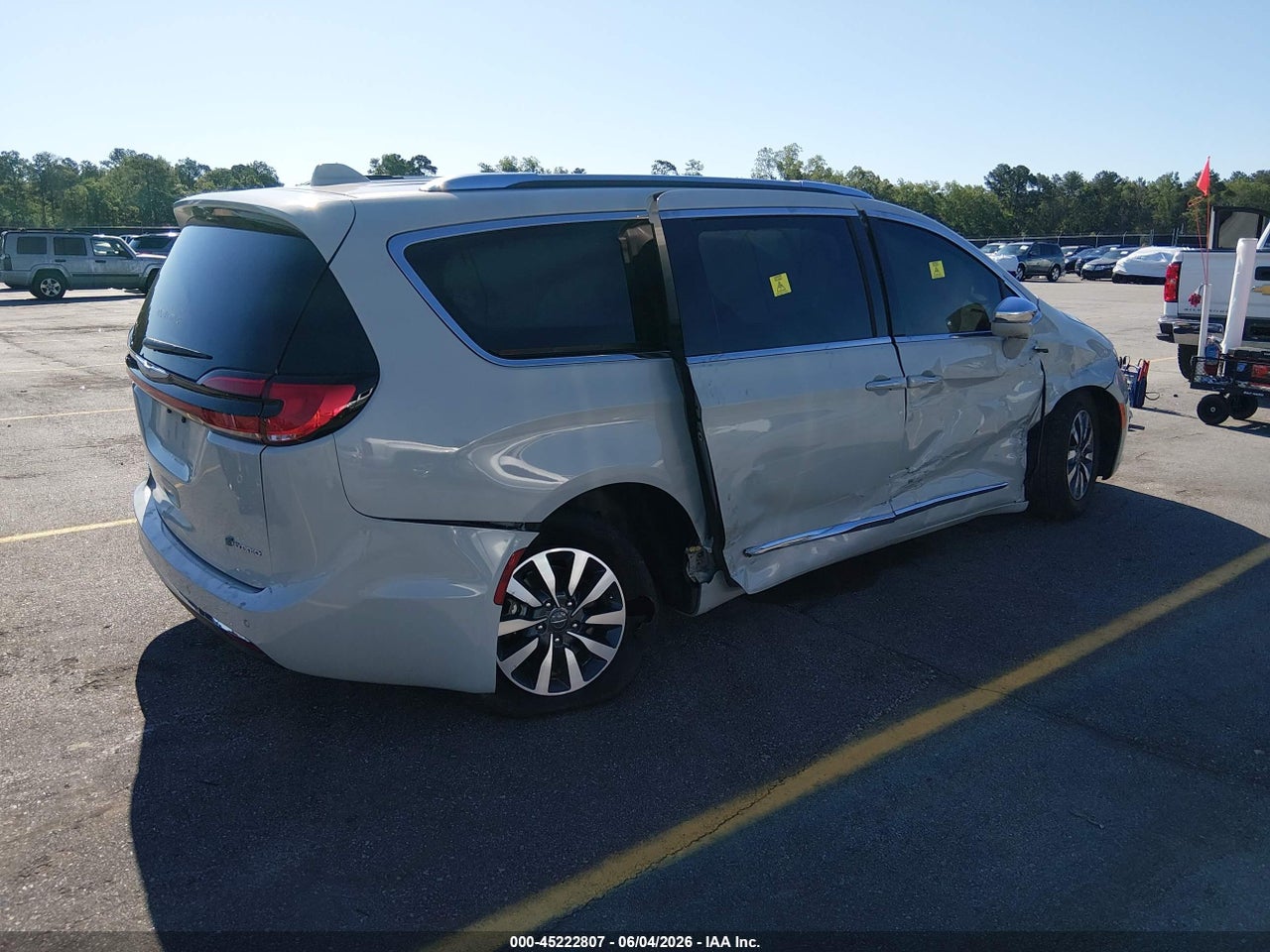 2021 CHRYSLER PACIFICA HYBRID LIMITED · 4/11