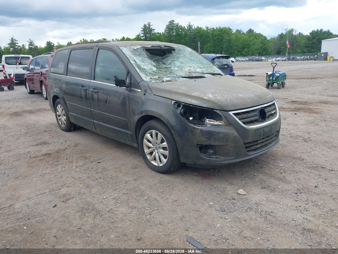 2C4RVABG8CR****** · 2012 VOLKSWAGEN ROUTAN SE