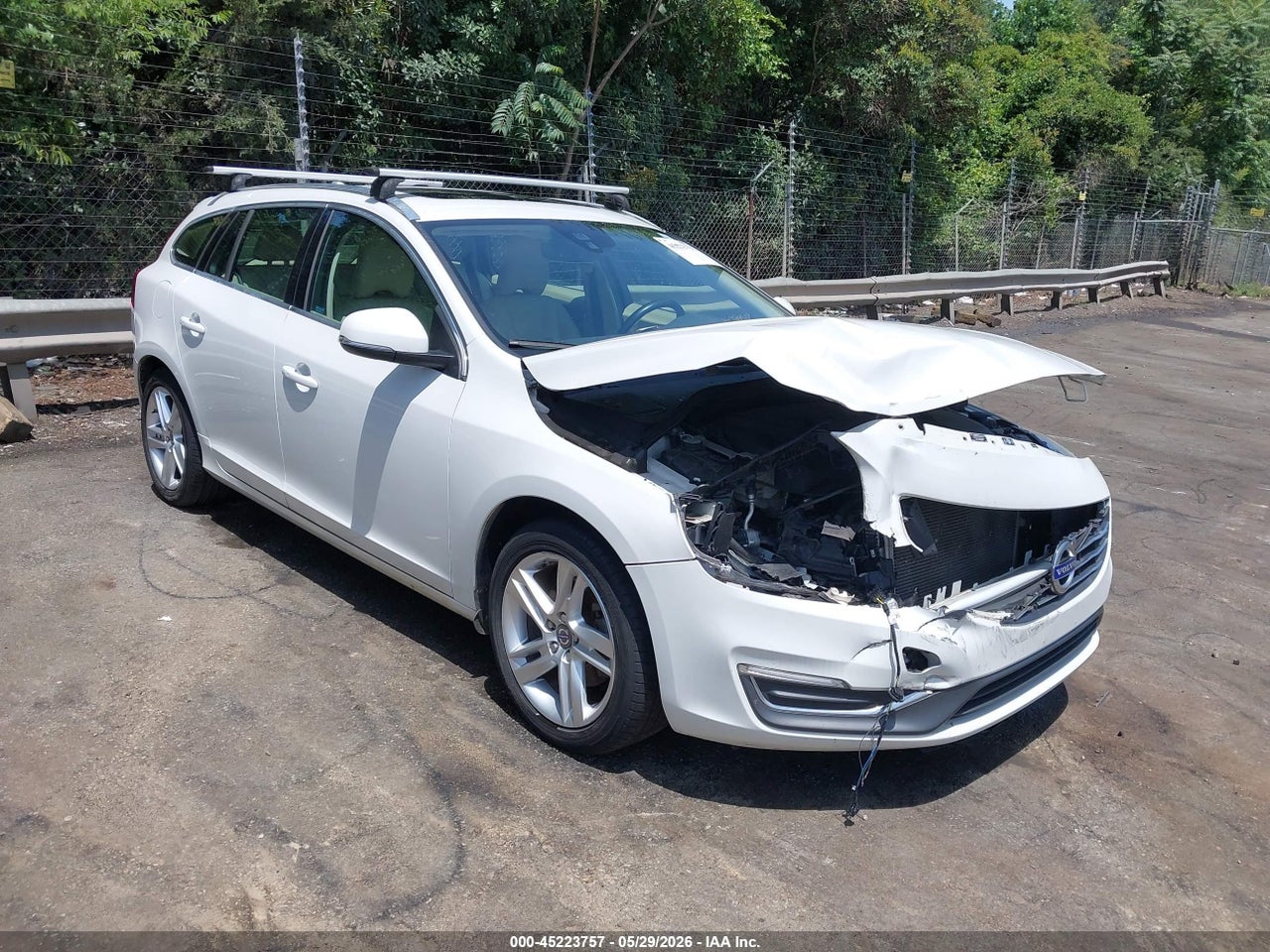YV140MEK6F1****** · 2015 VOLVO V60 T5 PREMIER