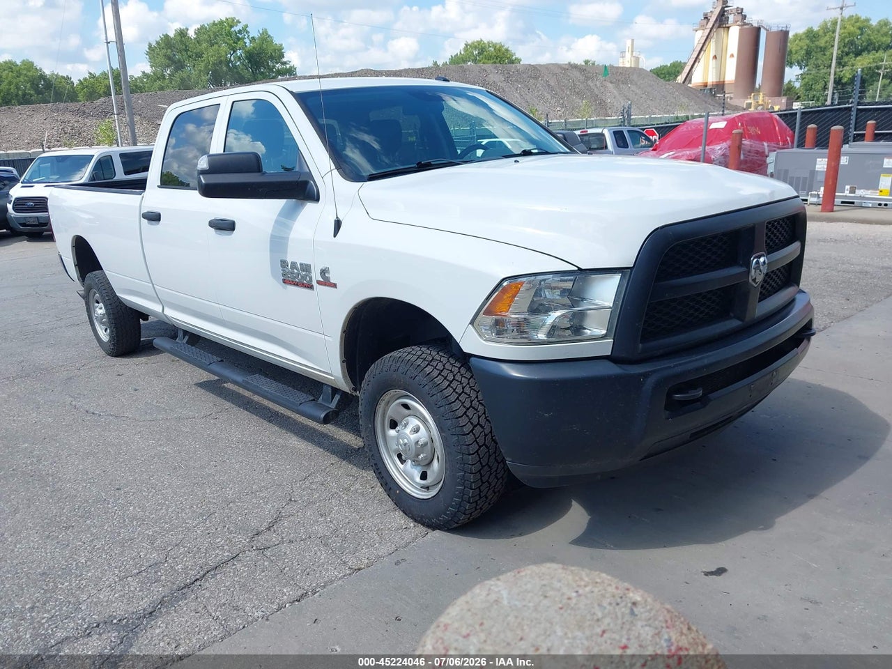 3C6UR5HL7JG****** · 2018 RAM 2500 TRADESMAN  4X4 8' BOX
