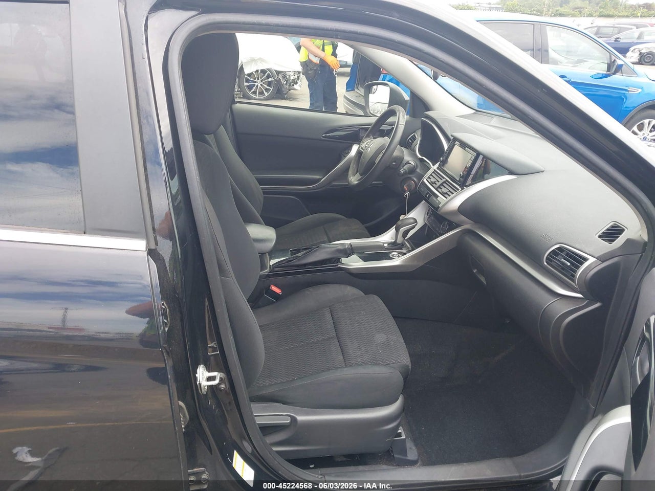 2019 MITSUBISHI ECLIPSE CROSS ES · 5/11