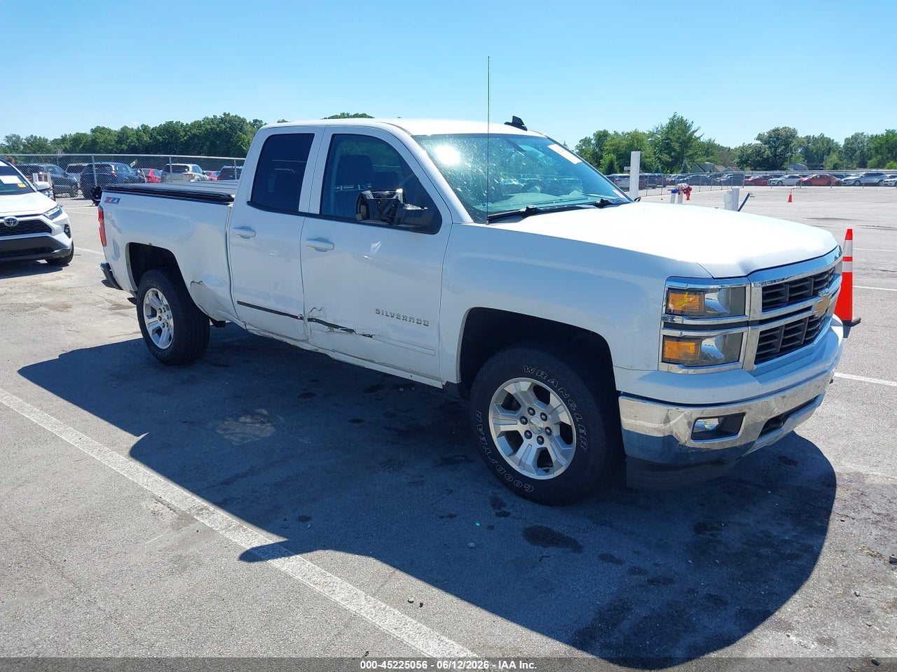 1GCVKREC3FZ****** · 2015 CHEVROLET SILVERADO 1500 2LT