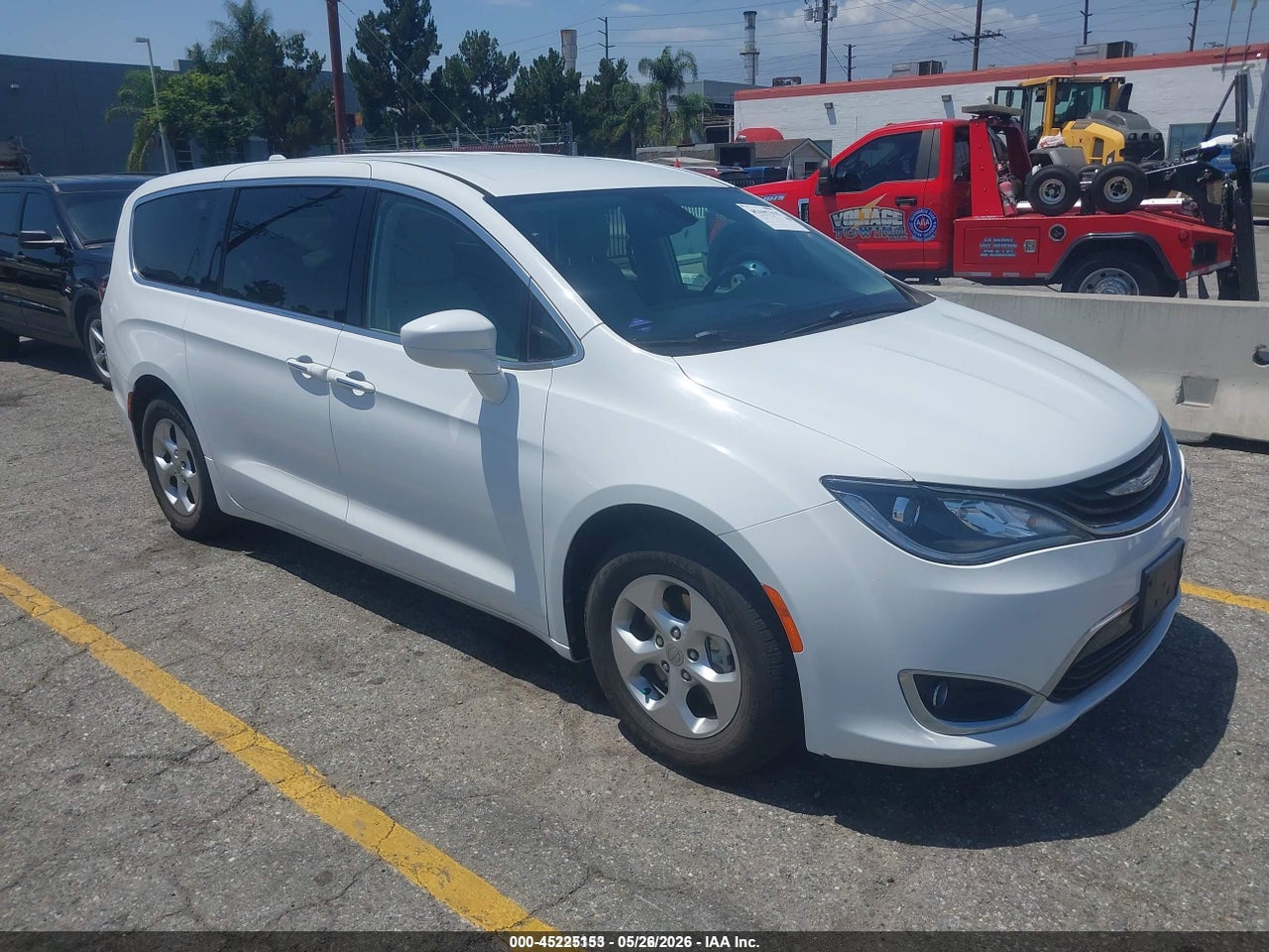 2C4RC1H79JR****** · 2018 CHRYSLER PACIFICA HYBRID TOURING PLUS