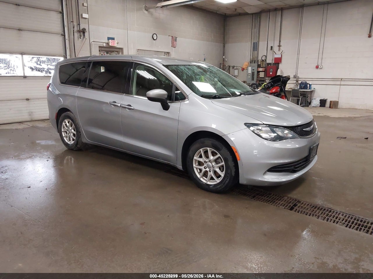2C4RC1CG5LR****** · 2020 CHRYSLER VOYAGER LX
