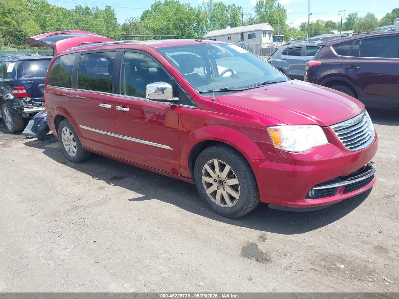 2A4RR6DG9BR****** · 2011 CHRYSLER TOWN &amp; COUNTRY LIMITED