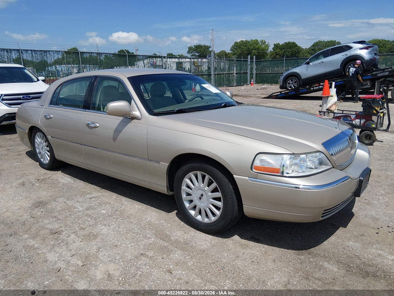 1LNHM81W95Y****** · 2005 LINCOLN TOWN CAR SIGNATURE