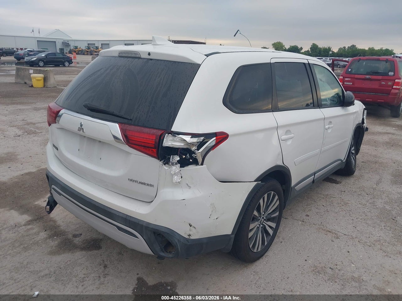 2019 MITSUBISHI OUTLANDER ES · 4/11