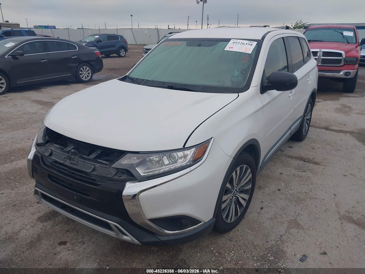 2019 MITSUBISHI OUTLANDER ES · 2/11
