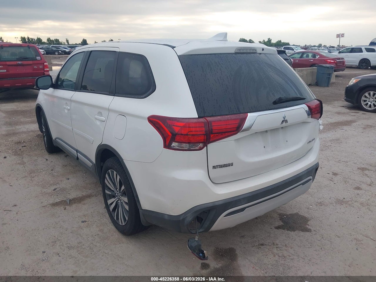 2019 MITSUBISHI OUTLANDER ES · 3/11