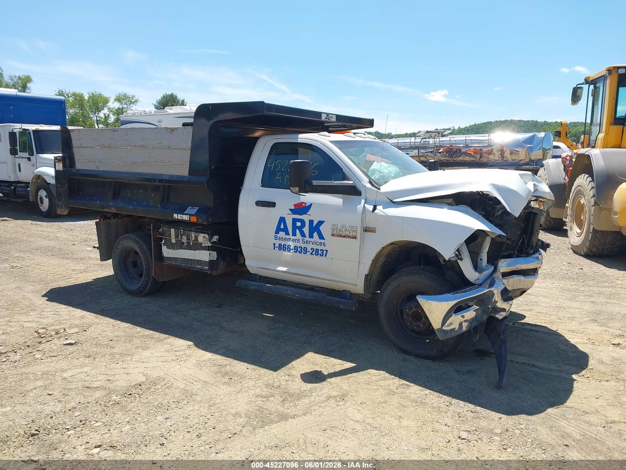 3C7WRTAJ6JG****** · 2018 RAM 3500 CHASSIS TRADESMAN/SLT