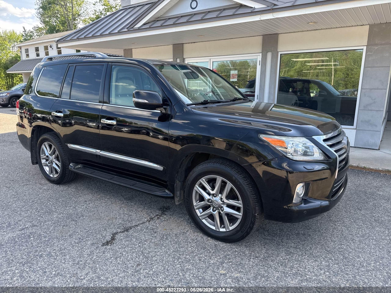 JTJHY7AX9F4****** · 2015 LEXUS LX 570