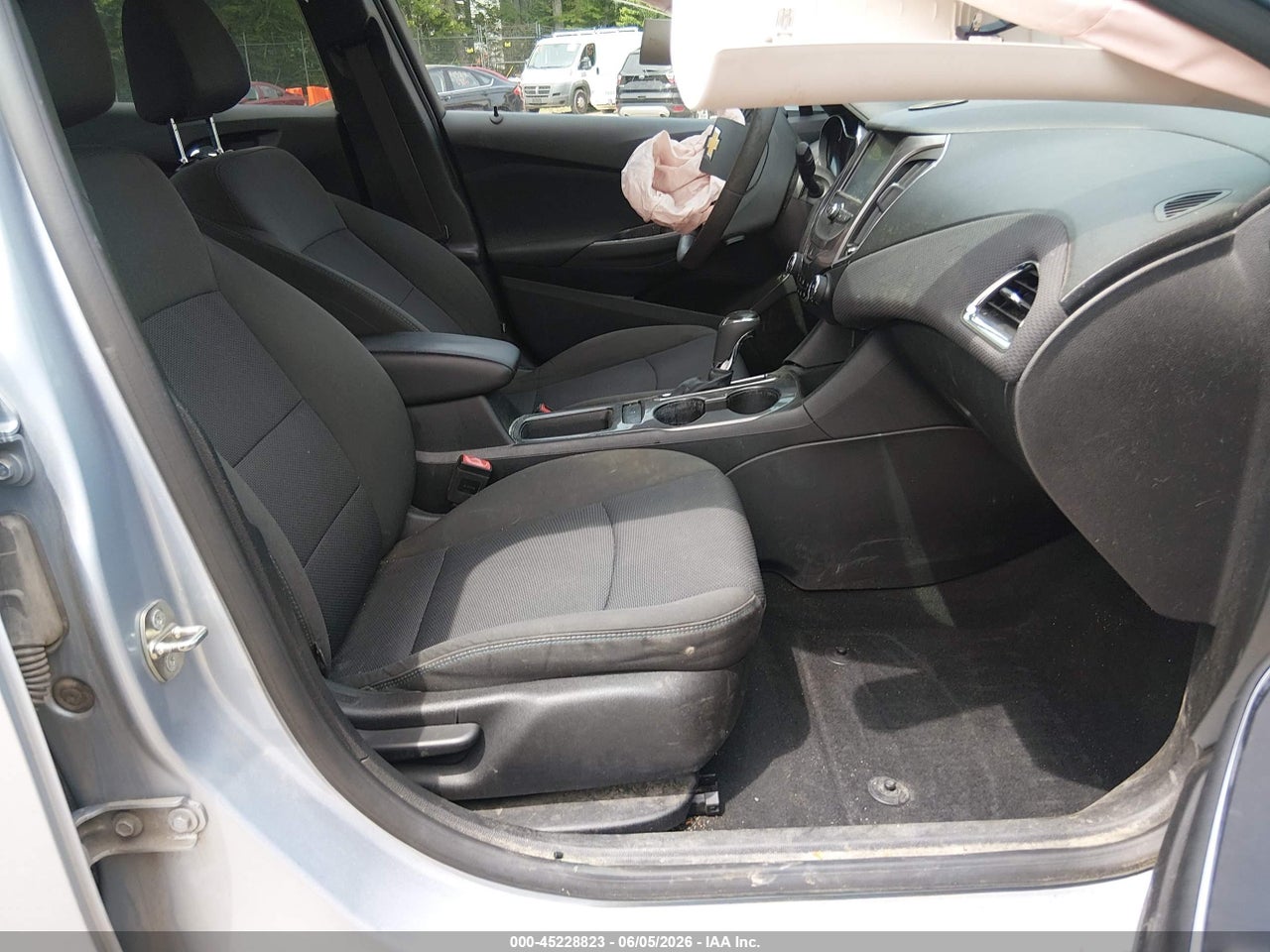 2017 CHEVROLET CRUZE LT AUTO · 5/10