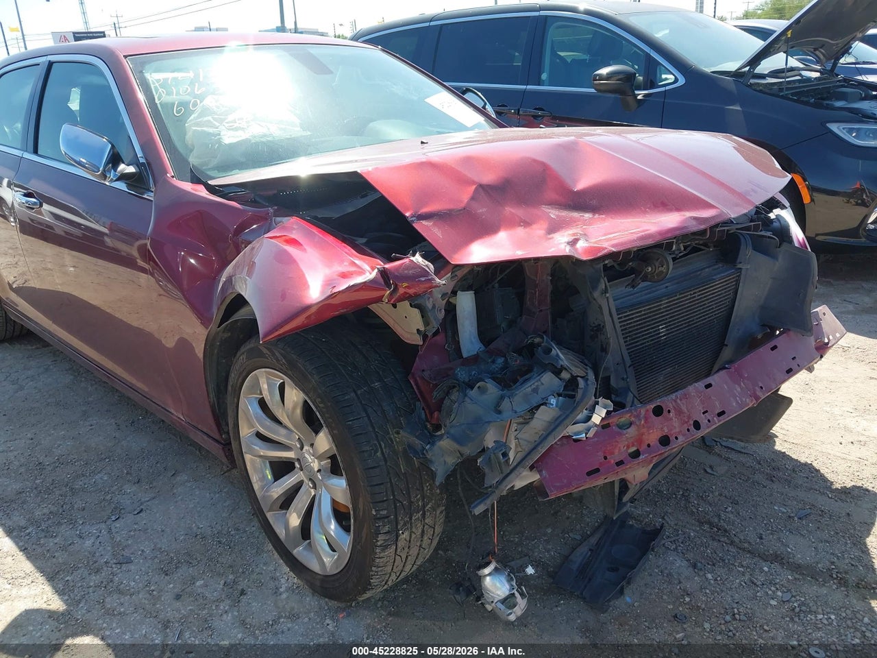 2019 CHRYSLER 300 LIMITED · 6/11