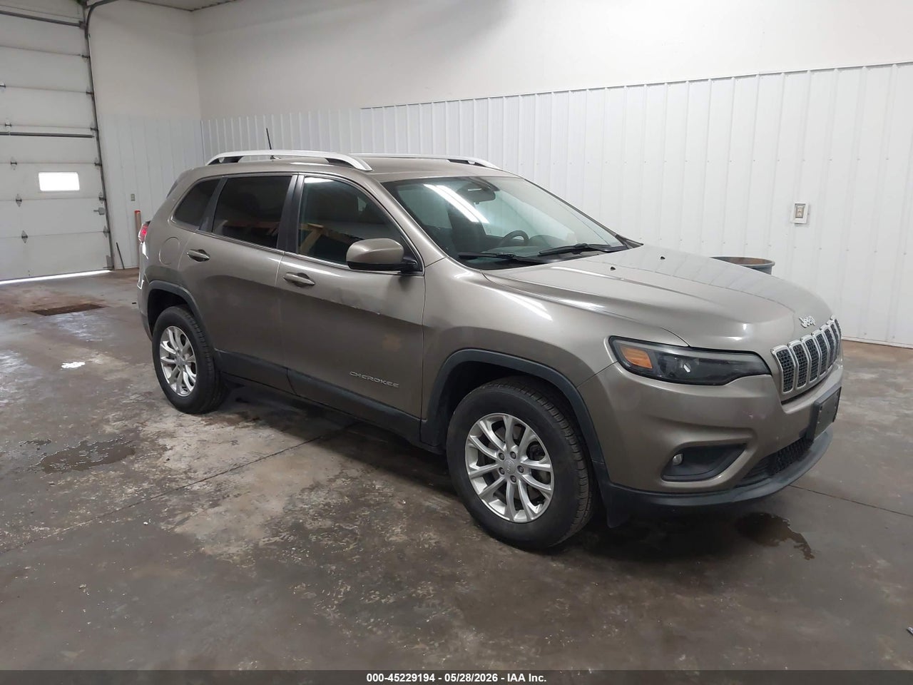 1C4PJMCB6KD****** · 2019 JEEP CHEROKEE LATITUDE 4X4