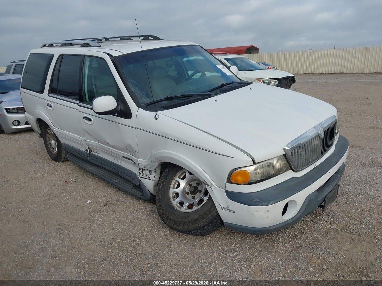 5LMRU27L8XL****** · 1999 LINCOLN NAVIGATOR