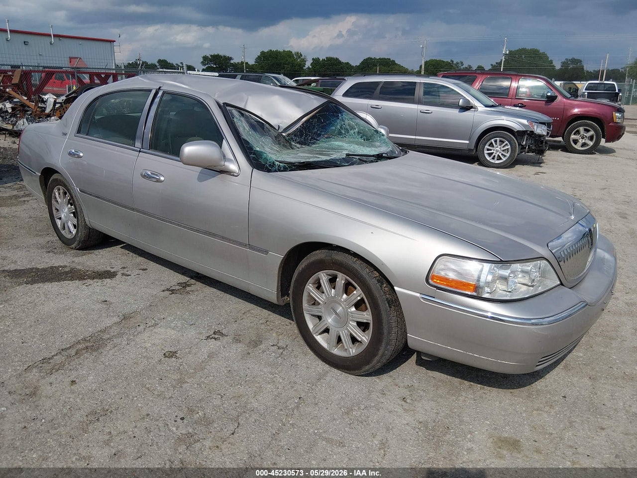 2LNHM82V99X****** · 2009 LINCOLN TOWN CAR SIGNATURE LIMITED