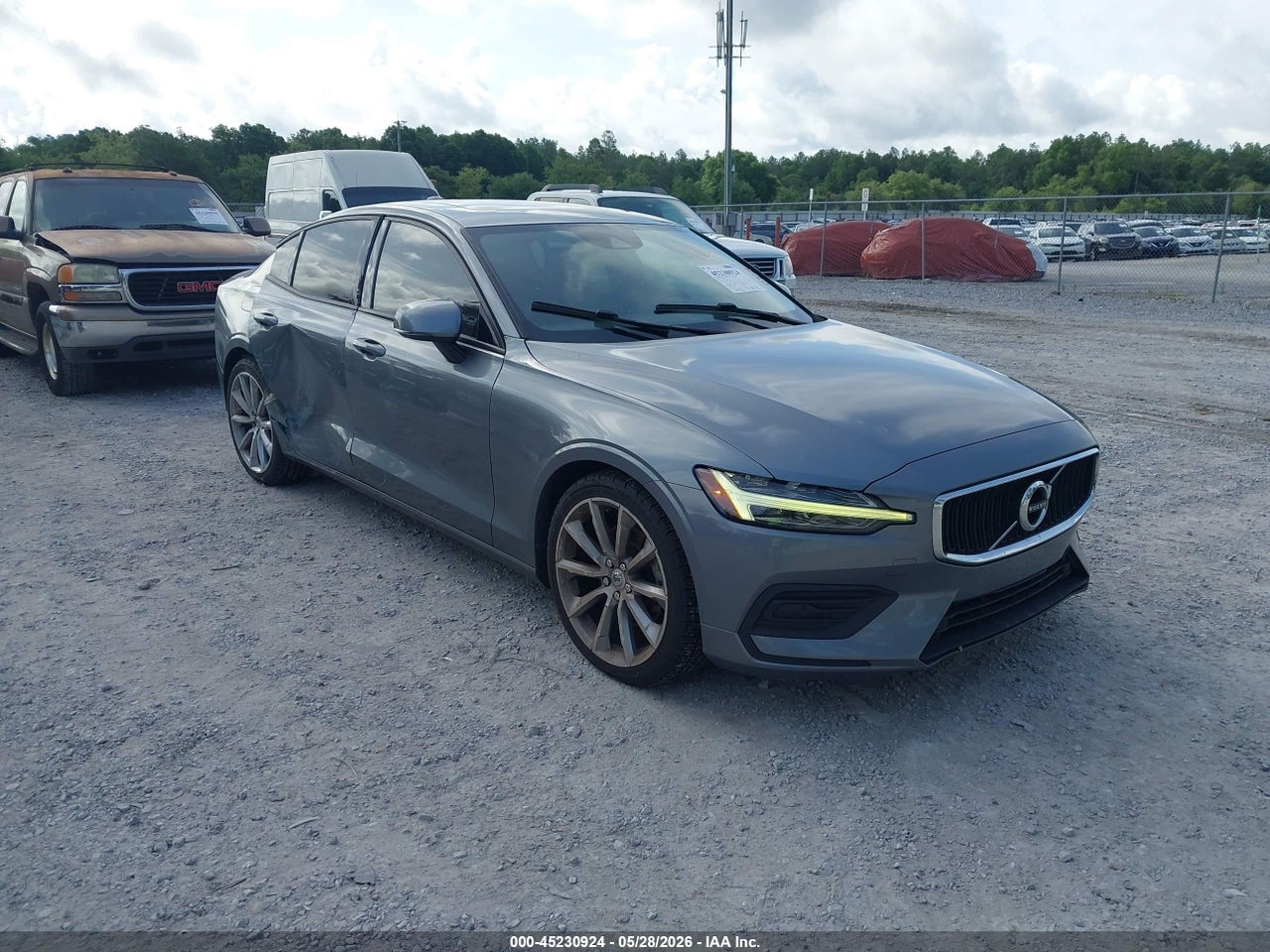 7JR102FK7LG****** · 2020 VOLVO S60 T5 MOMENTUM