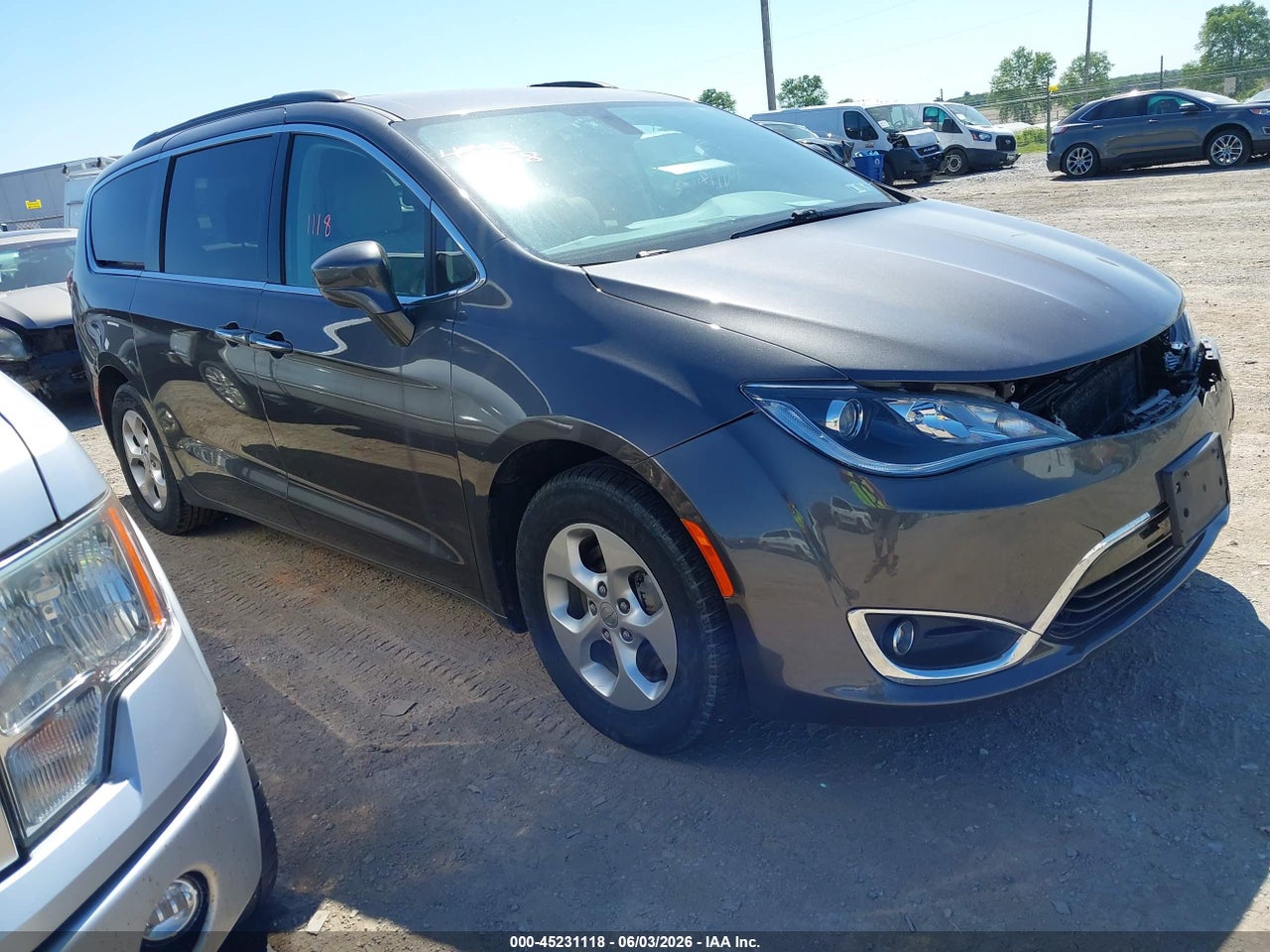 2C4RC1H77JR****** · 2018 CHRYSLER PACIFICA HYBRID TOURING PLUS