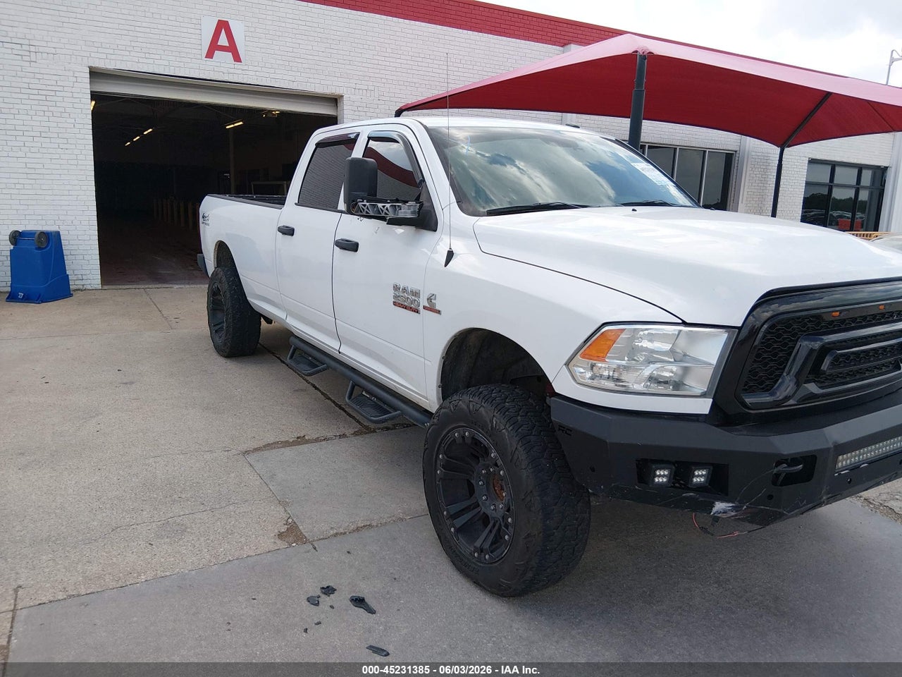 3C6UR5HL9JG****** · 2018 RAM 2500 TRADESMAN  4X4 8' BOX