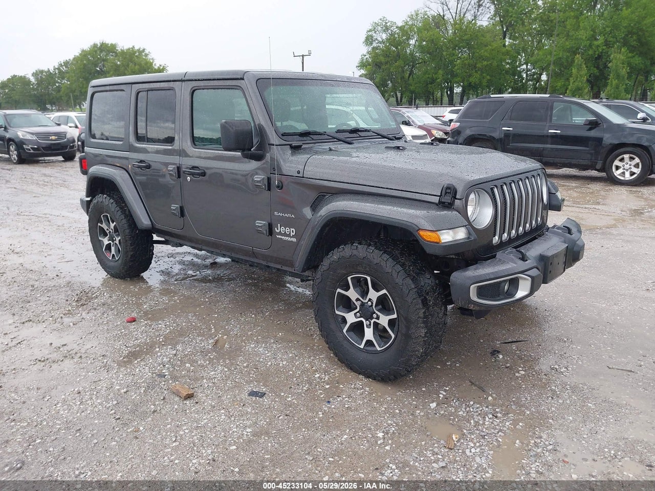 1C4HJXEG2JW****** · 2018 JEEP WRANGLER UNLIMITED SAHARA 4X4
