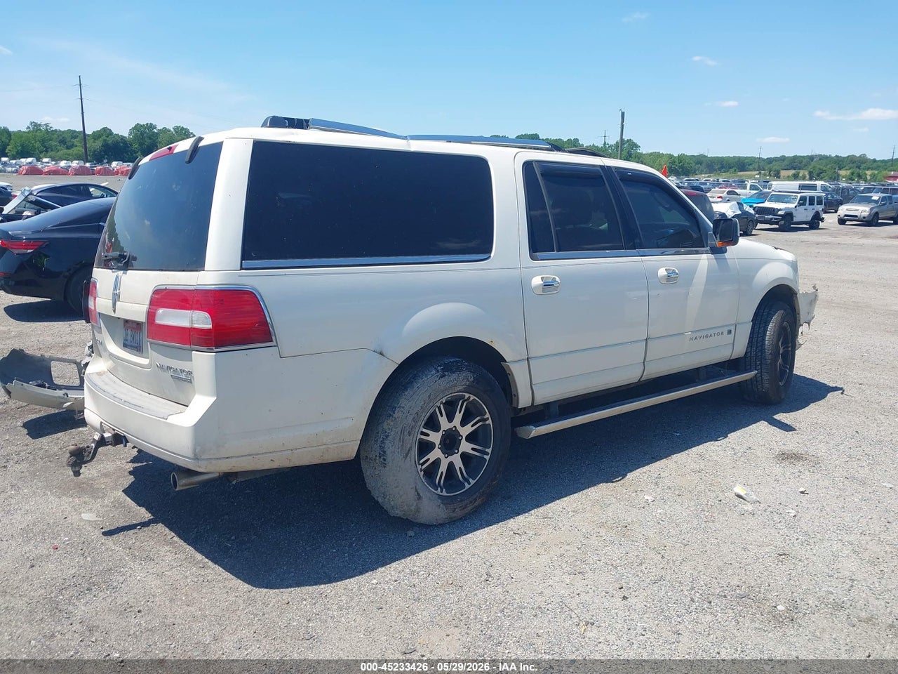 2008 LINCOLN NAVIGATOR L · 4/10
