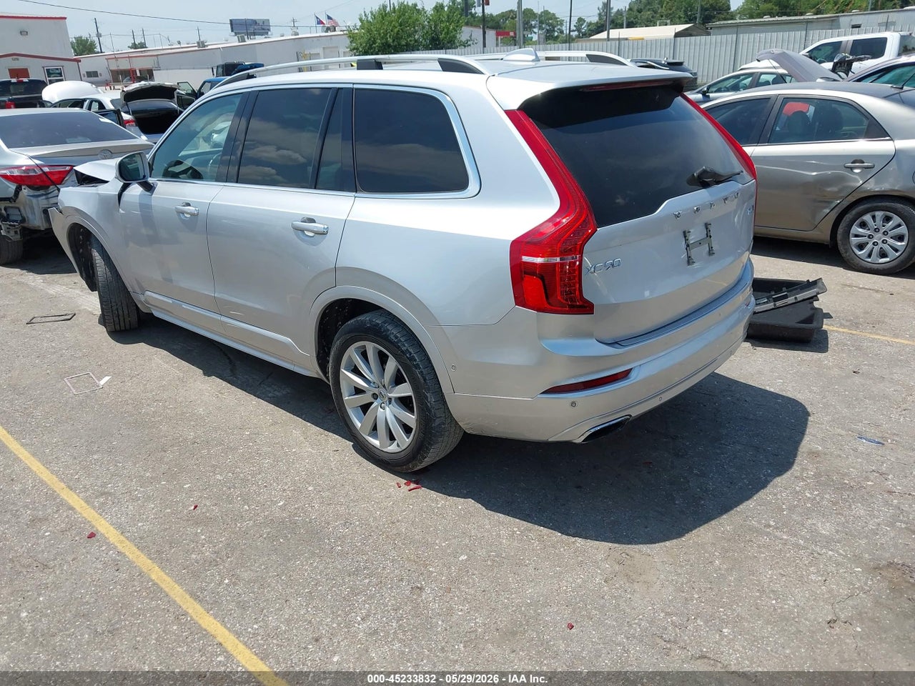 2017 VOLVO XC90 T6 MOMENTUM · 3/11