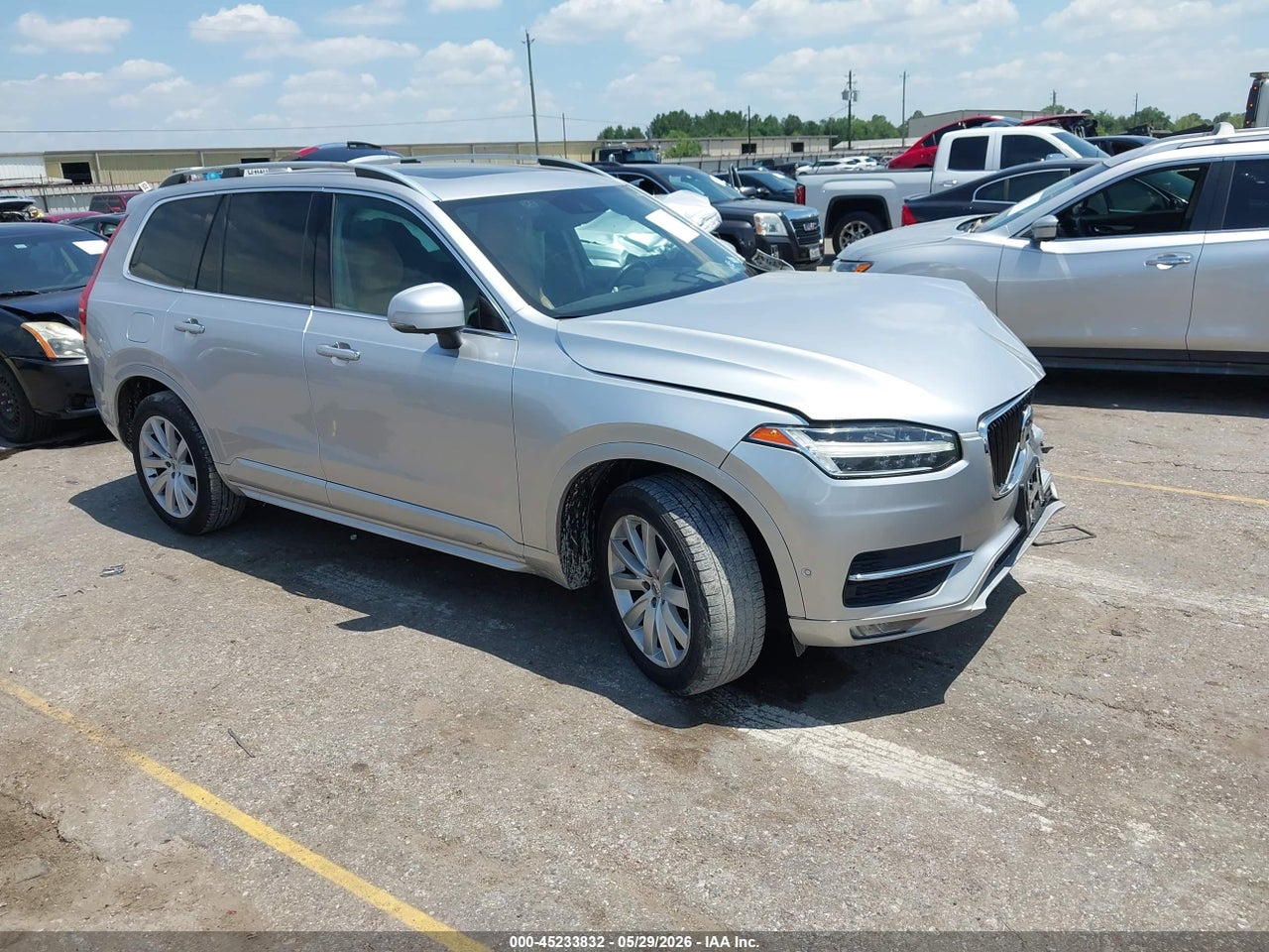 YV4A22PK0H1****** · 2017 VOLVO XC90 T6 MOMENTUM