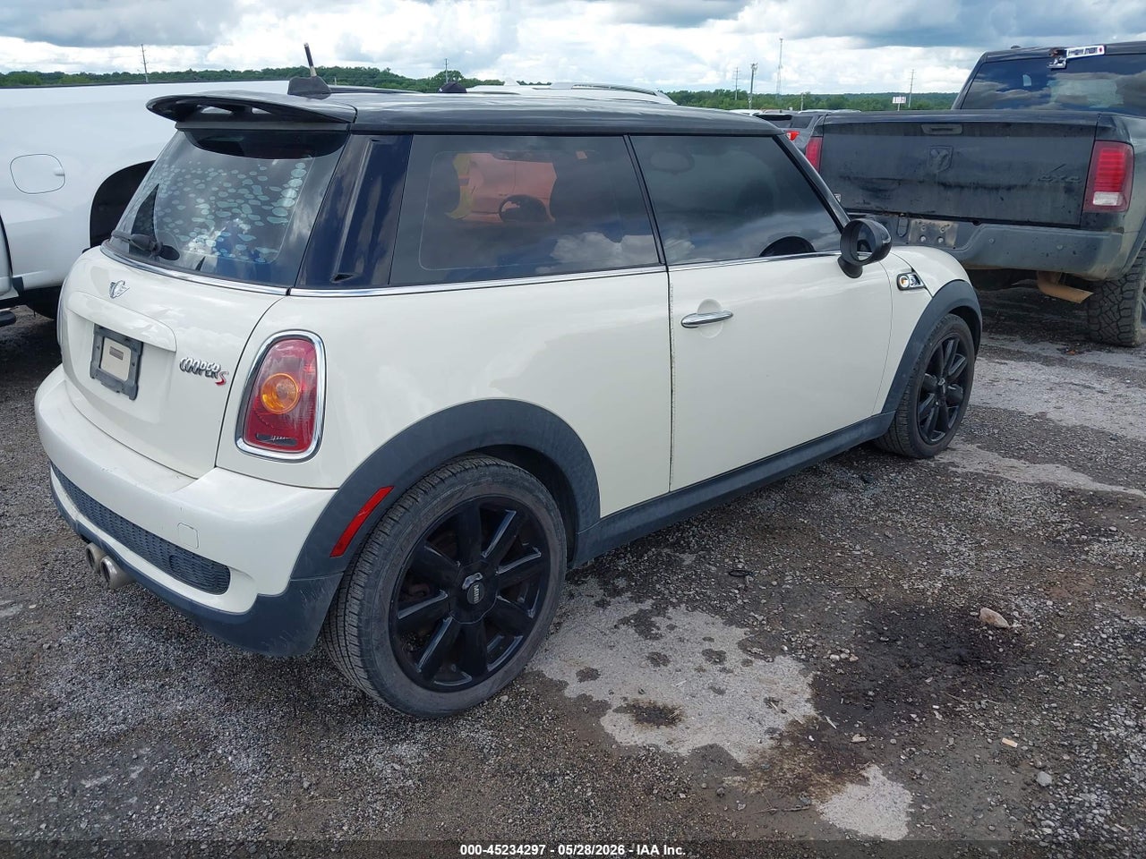 2010 MINI COOPER S · 4/11