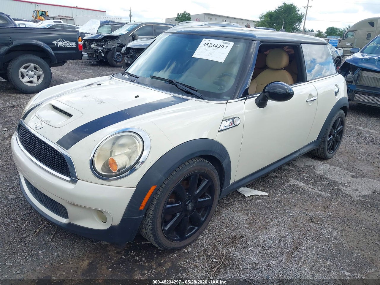 2010 MINI COOPER S · 2/11