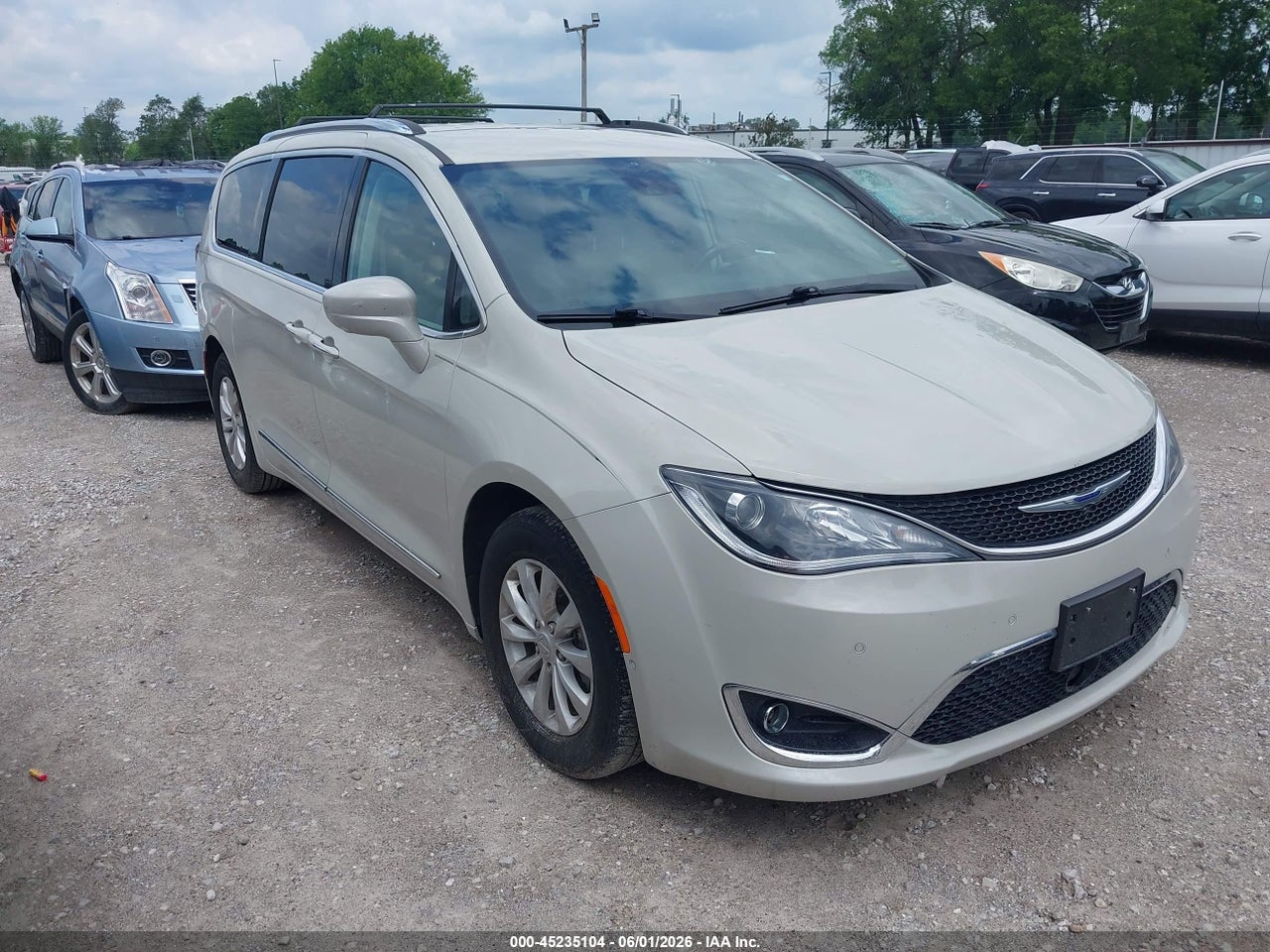 2C4RC1BG4KR****** · 2019 CHRYSLER PACIFICA TOURING L