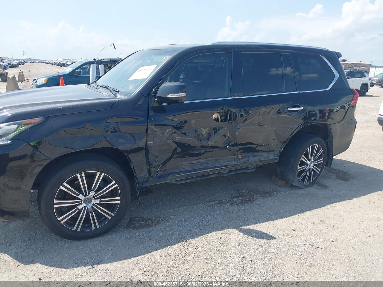 2021 LEXUS LX 570 THREE-ROW · 6/11