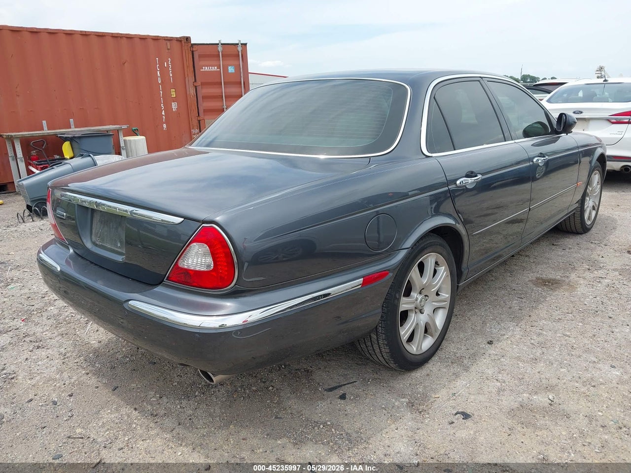 2004 JAGUAR XJ8 · 4/11