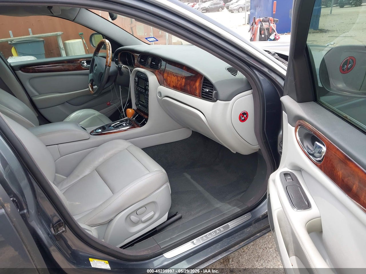 2004 JAGUAR XJ8 · 5/11