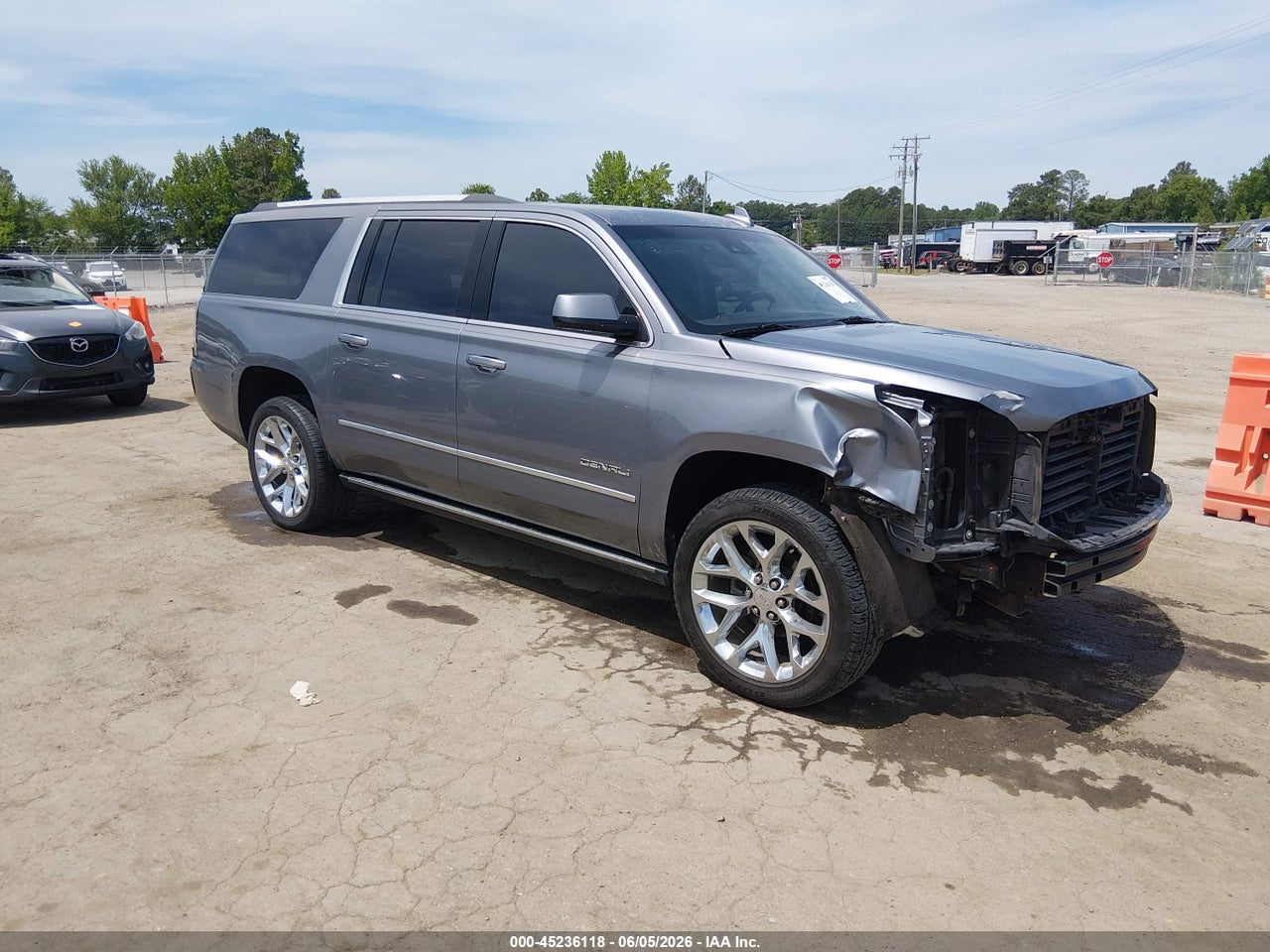 1GKS2HKJ0KR****** · 2019 GMC YUKON XL DENALI