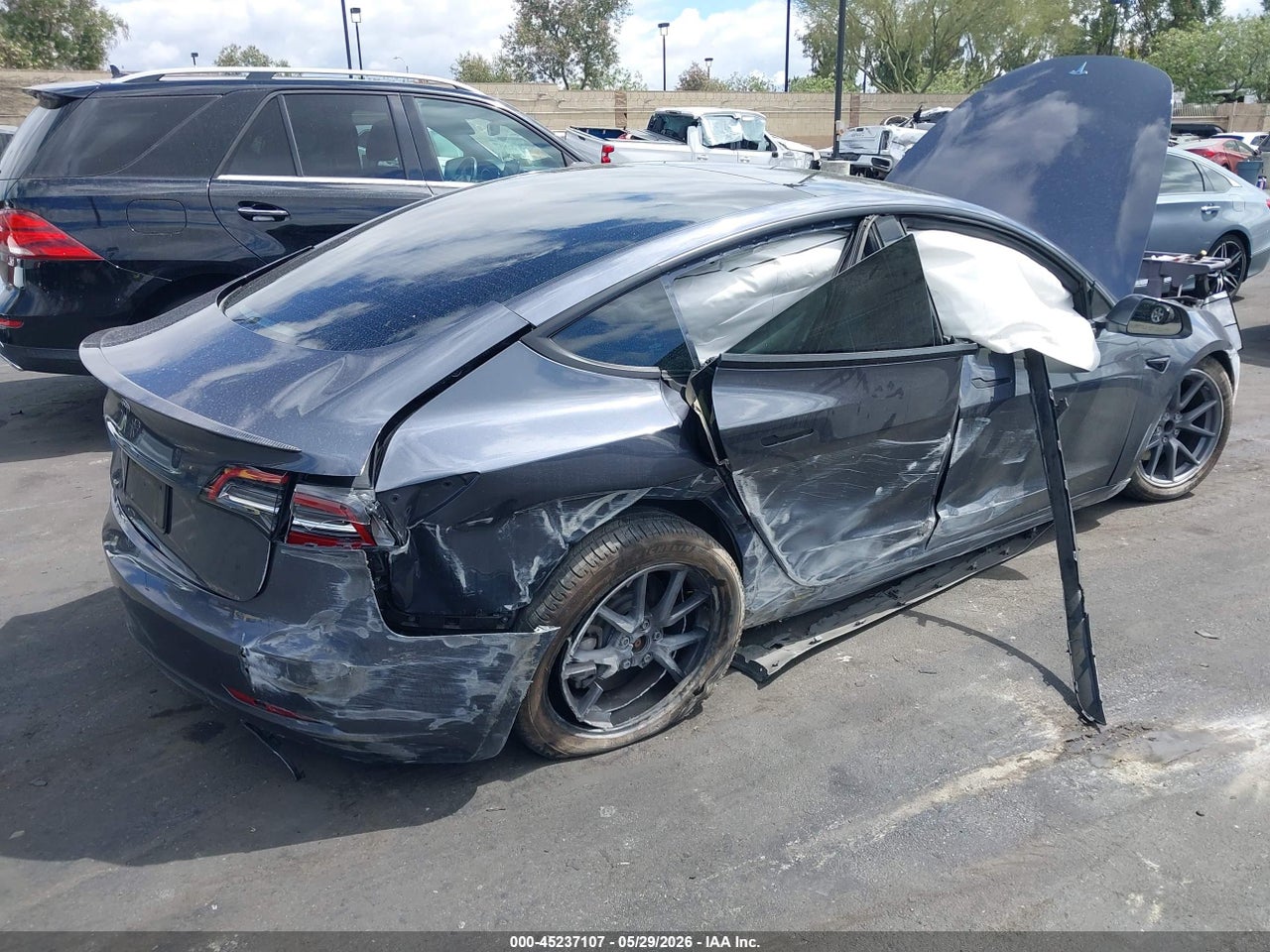 2023 TESLA MODEL 3 REAR-WHEEL DRIVE · 4/10