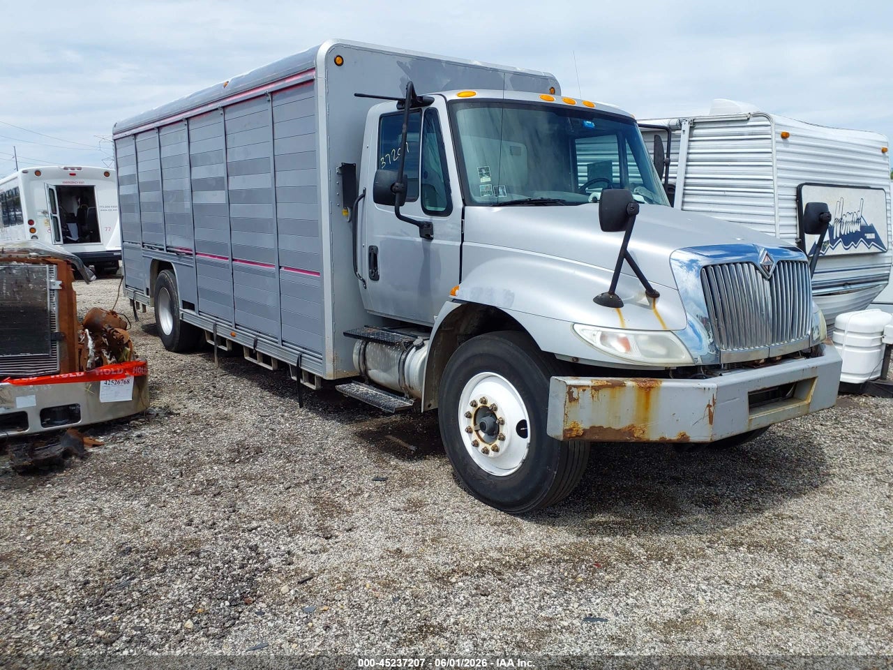 2004 INTERNATIONAL 4000 4300