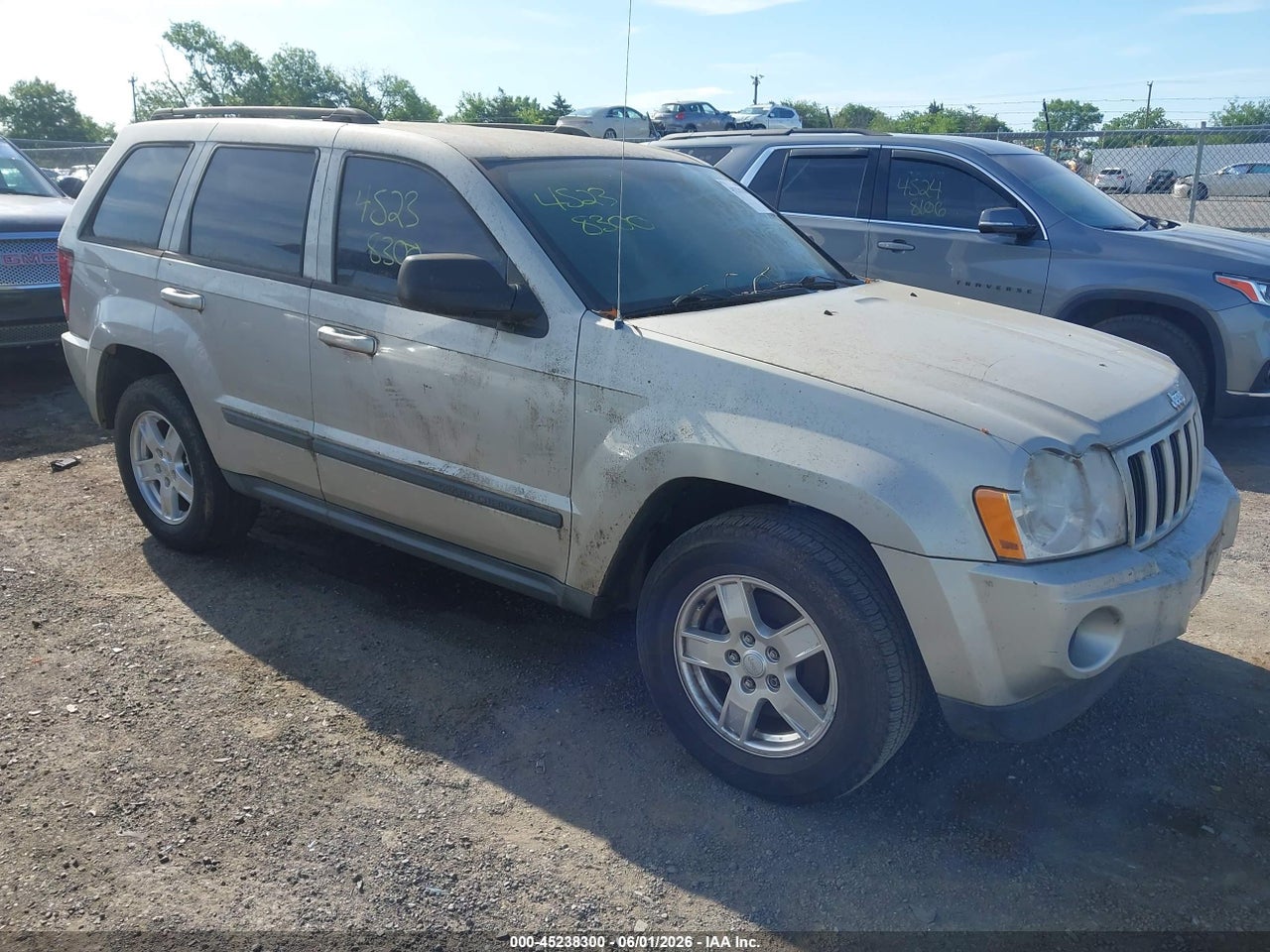 1J8GR48K97C****** · 2007 JEEP GRAND CHEROKEE LAREDO