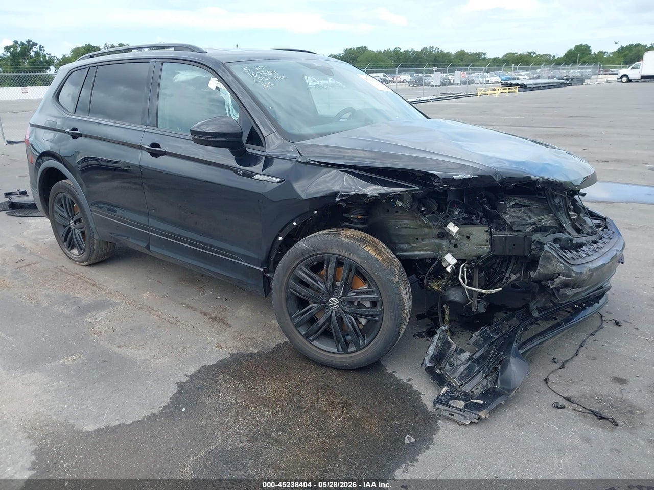 3VVCB7AX2NM****** · 2022 VOLKSWAGEN TIGUAN 2.0T SE R-LINE BLACK
