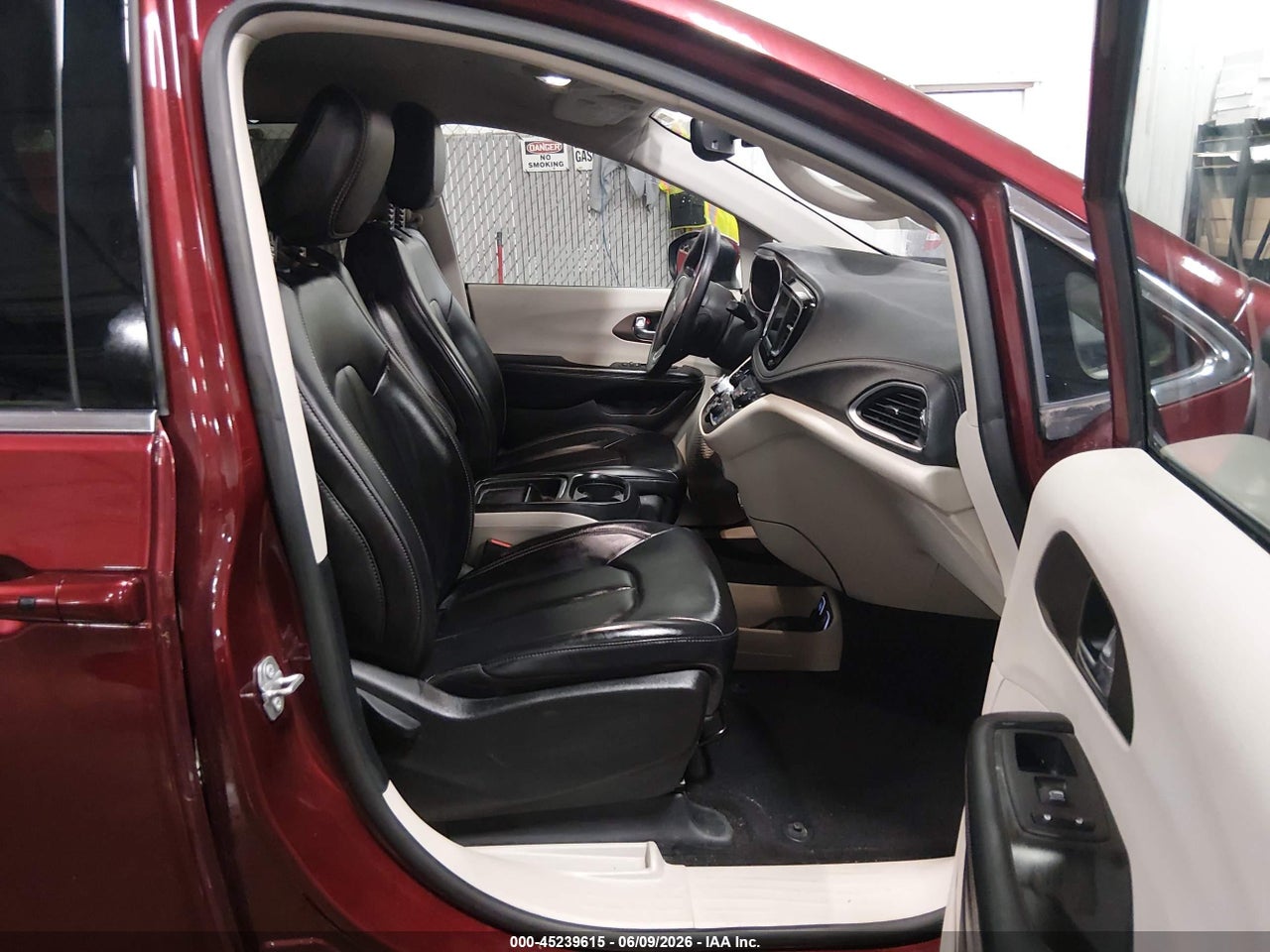 2021 CHRYSLER VOYAGER LXI · 5/11