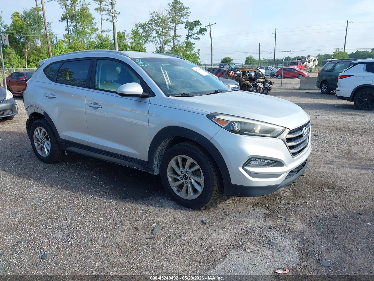 KM8J33A45GU****** · 2016 HYUNDAI TUCSON SE