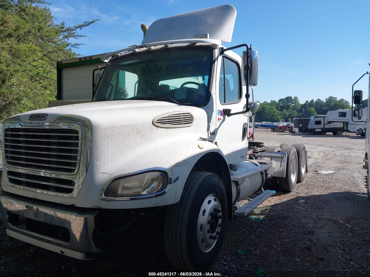 2005 FREIGHTLINER M2 112 MEDIUM DUTY · 2/4