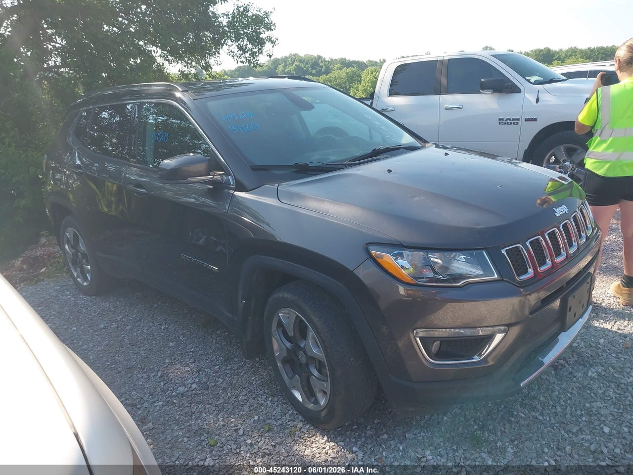 3C4NJDCB6HT****** · 2017 JEEP NEW COMPASS LIMITED 4X4