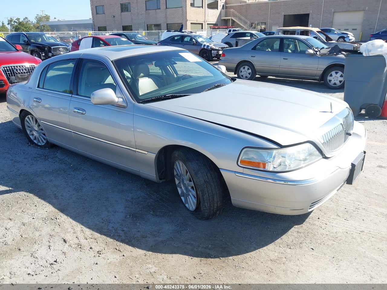 1LNHM82W23Y****** · 2003 LINCOLN TOWN CAR SIGNATURE