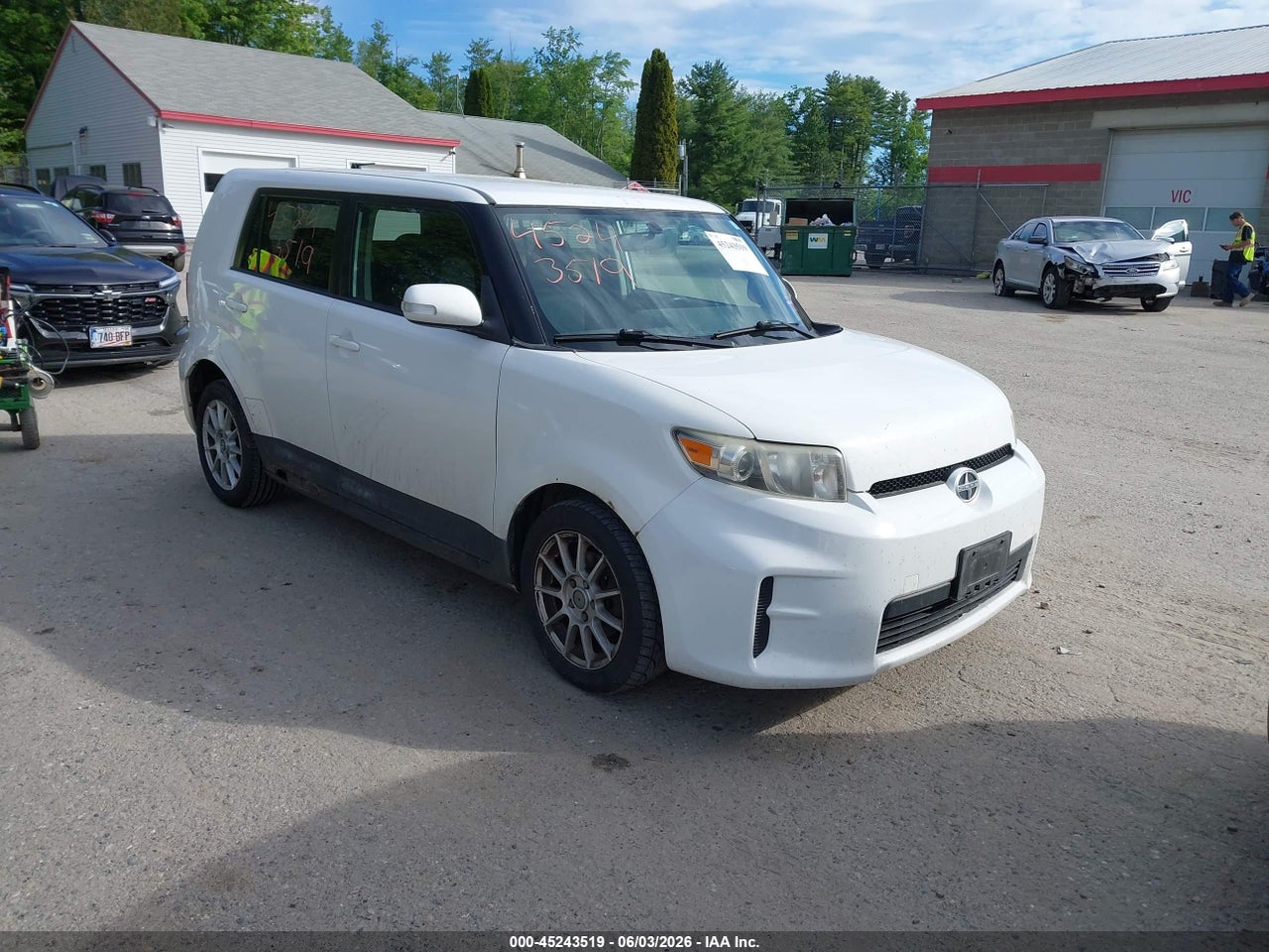JTLZE4FE5B1****** · 2011 SCION XB