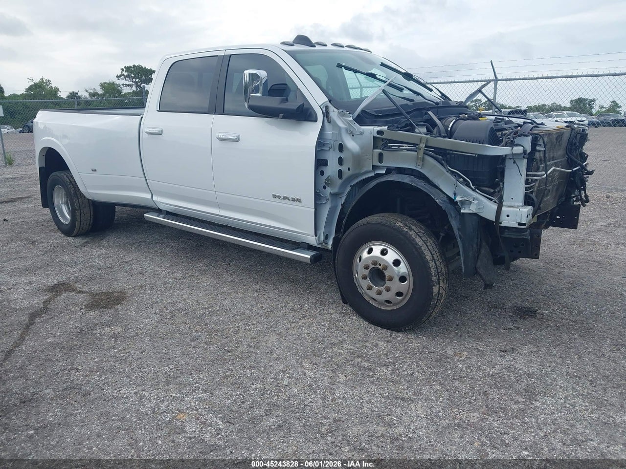 3C63RRJL5NG****** · 2022 RAM 3500 LARAMIE  4X4 8' BOX