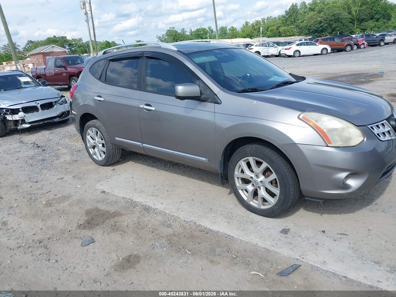 JN8AS5MT3DW****** · 2013 NISSAN ROGUE SV W/SL PKG